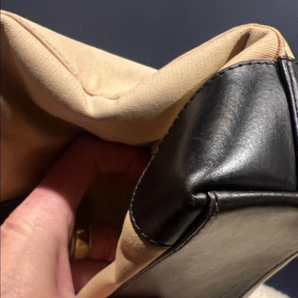 Authentic Vintage Gucci Sherry Line Canvas Tan Tote with Black leather Accents - Picture 10 of 15